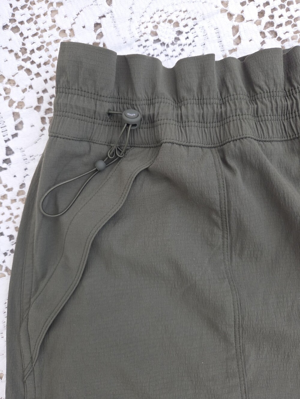 Athleta Trekkie High Rise Parachute Pant in Aspen Olive- Size 16 - Picture 6 of 6